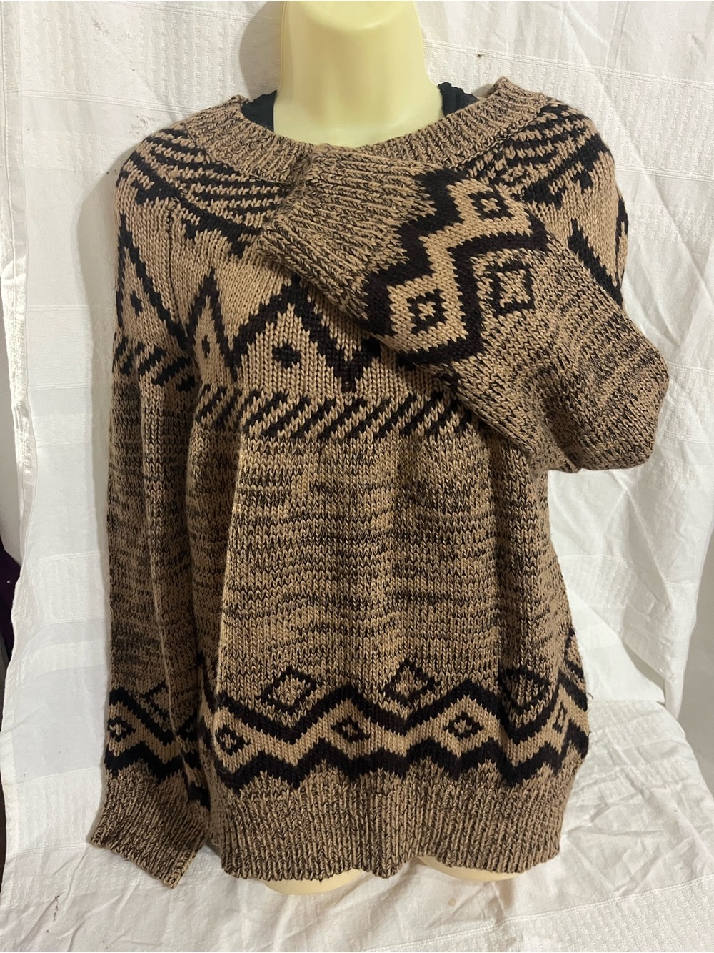 Wonderly Brown and Black Geometric Crewneck Sweater